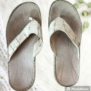 ALDO white leather dressy sandals flip flop style size 44 (us 10)